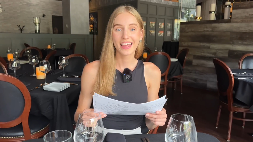 En el restaurante, el bocado